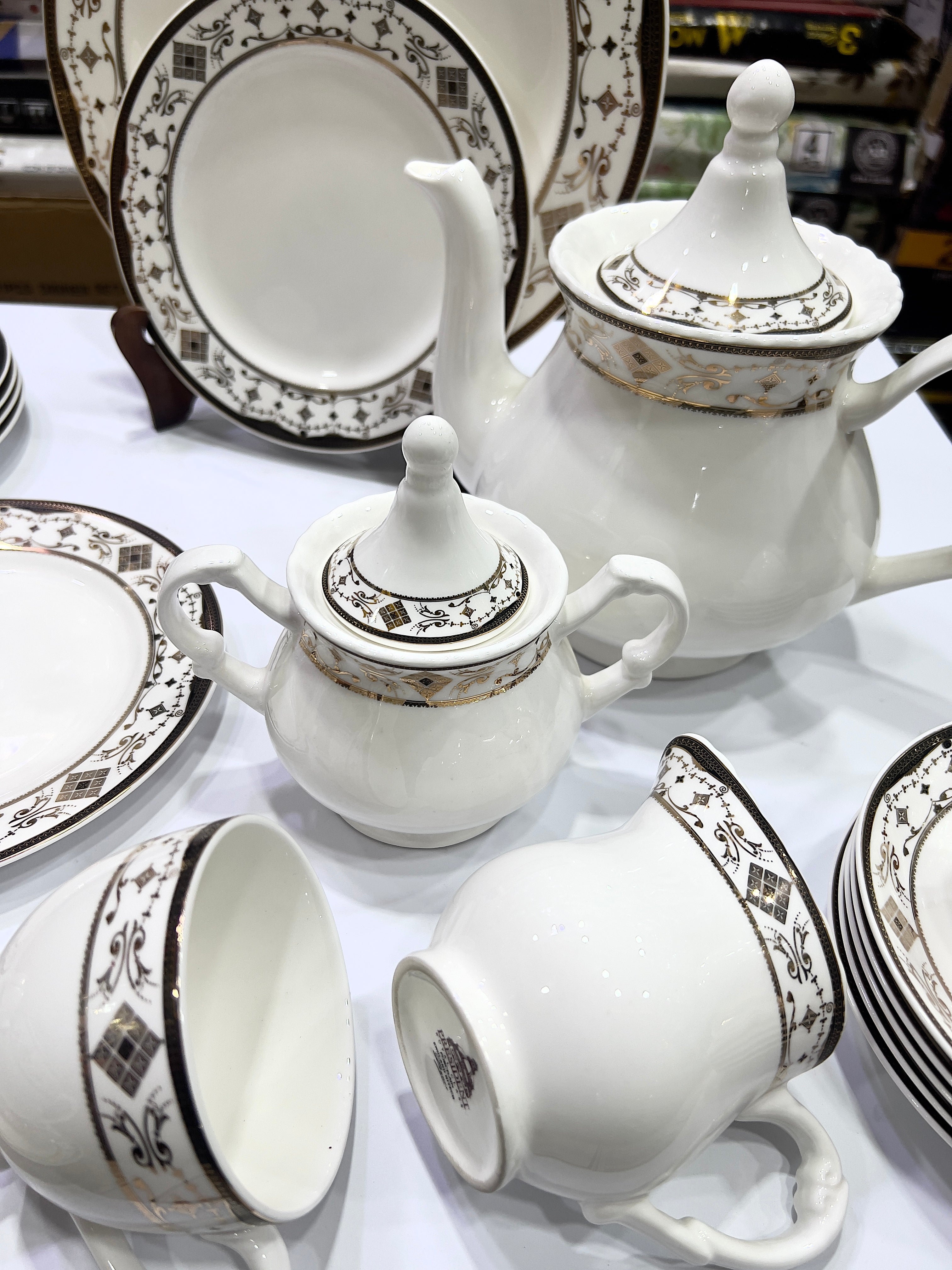 Royal Embrace Tea Set
