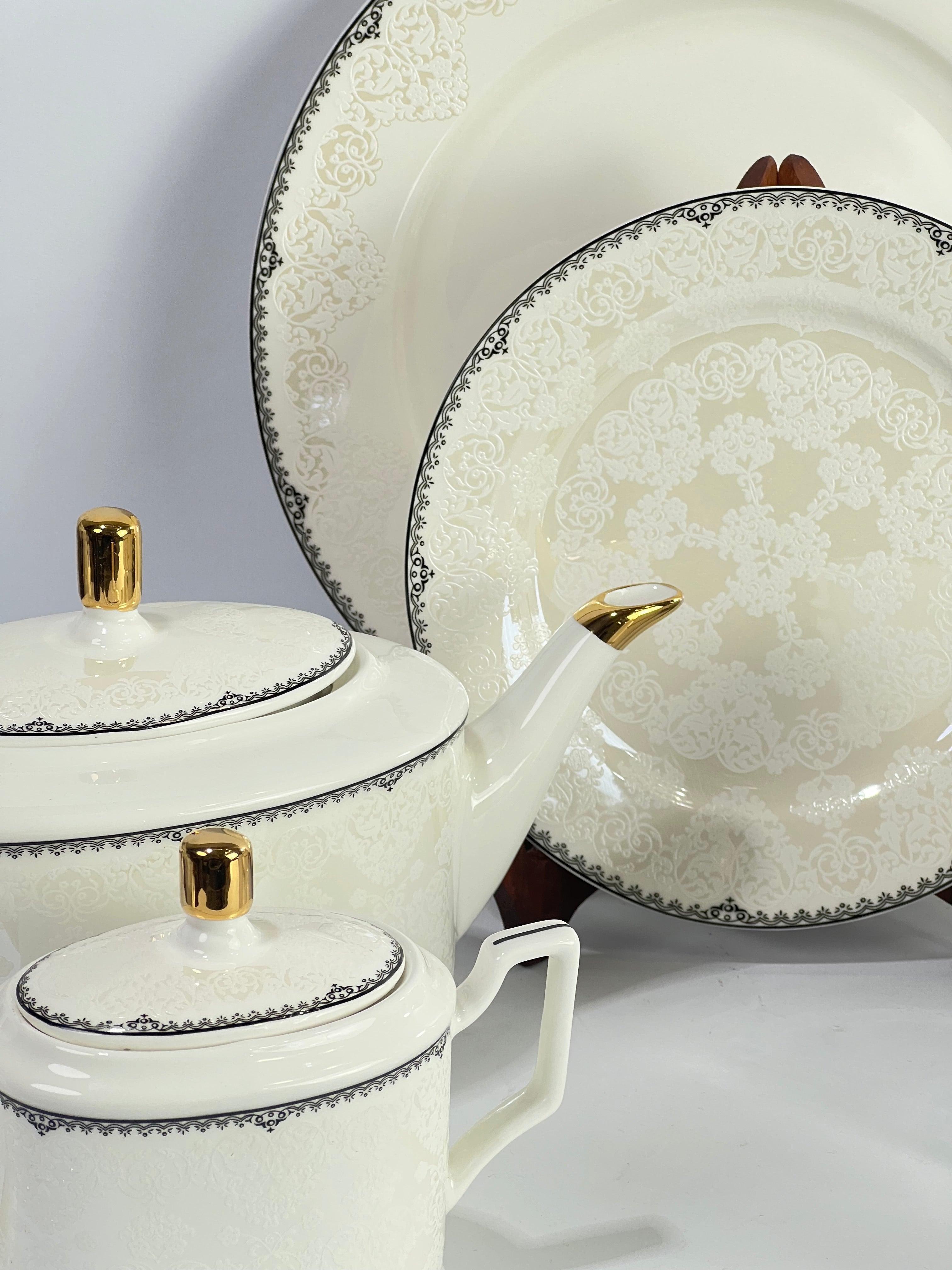 Vintage bloom tea set