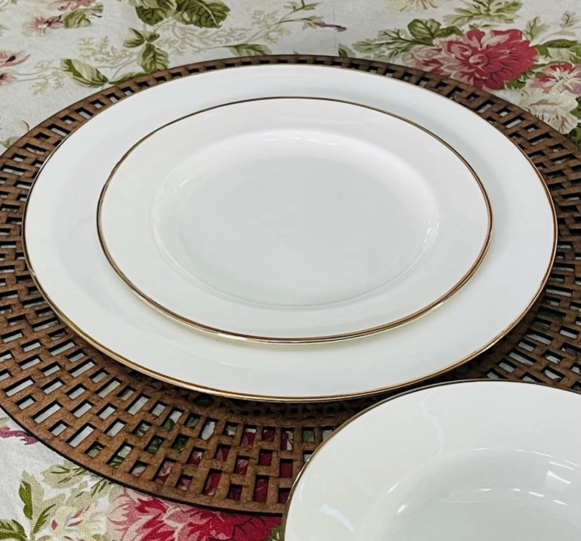 Golden Elegance Plate Set