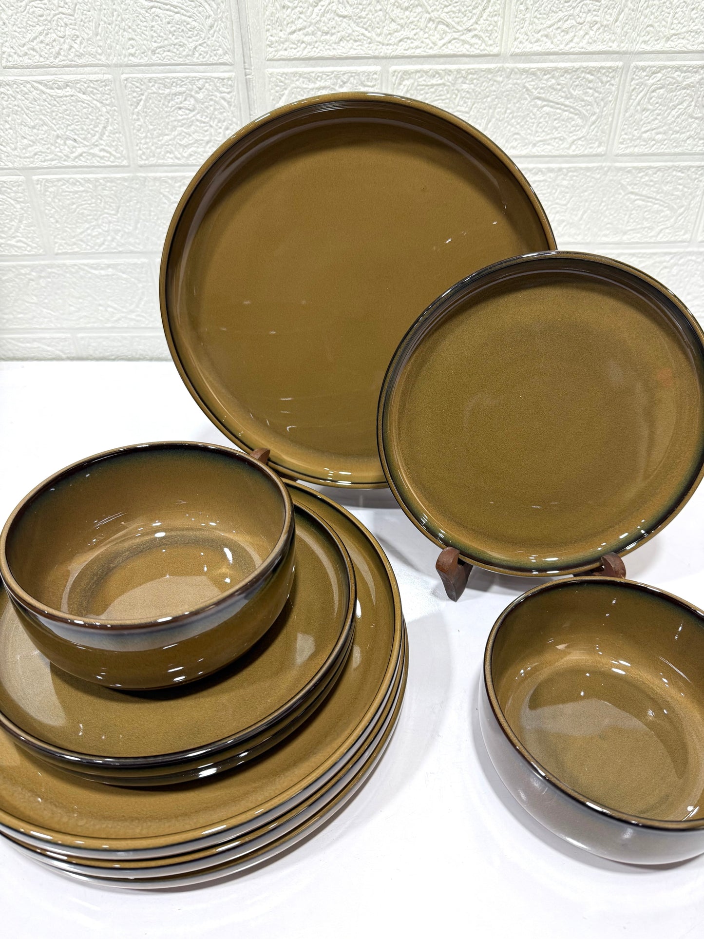 Olive Earth Plate Set