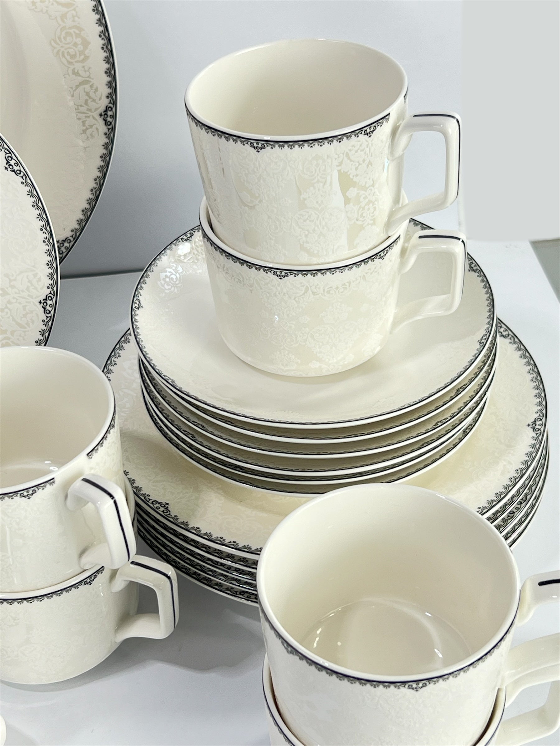 Vintage bloom tea set