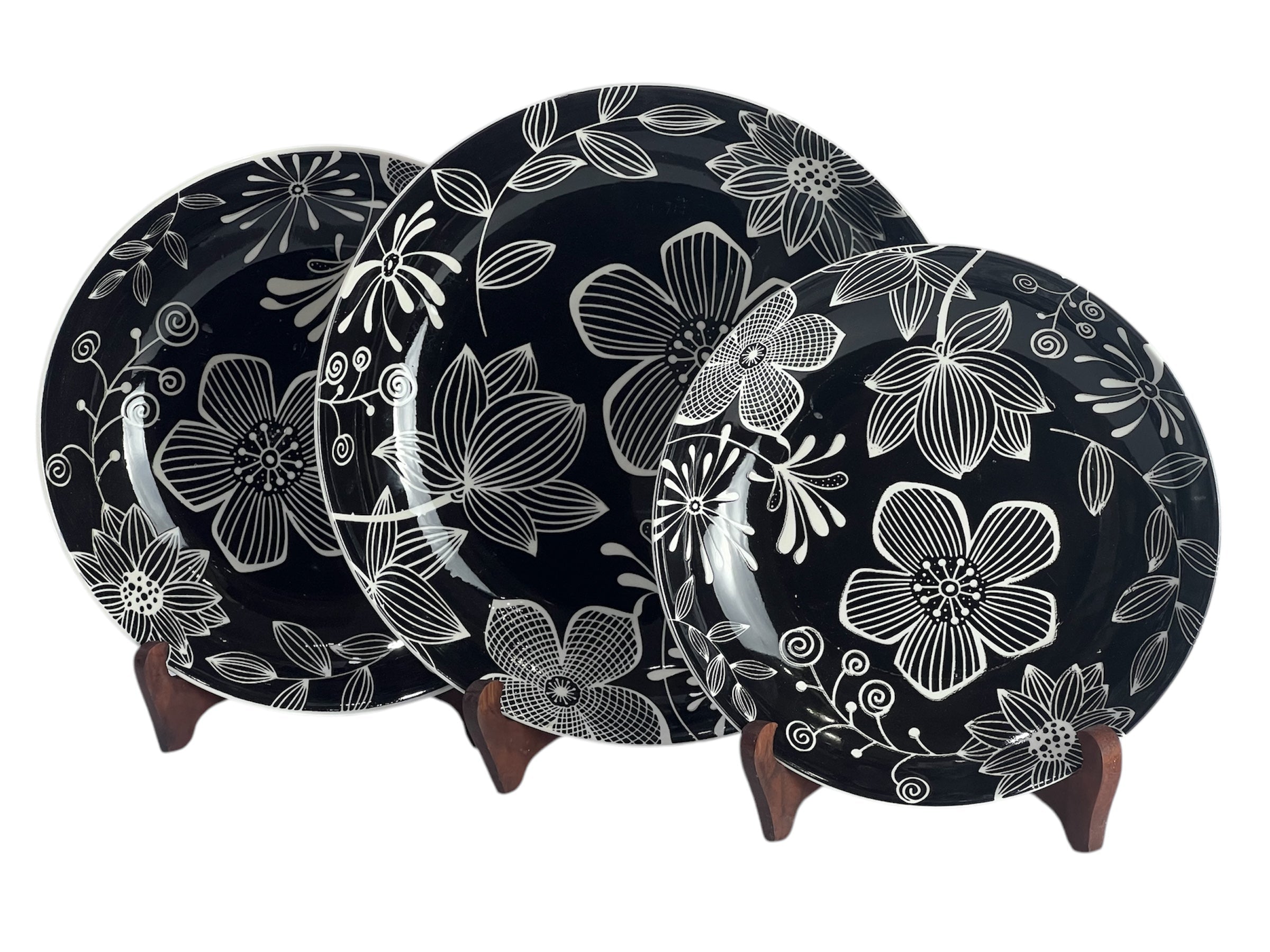 Black and white plate set